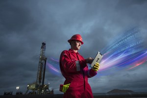 Halliburton employee implementing digital drilling technology at an oil rig
