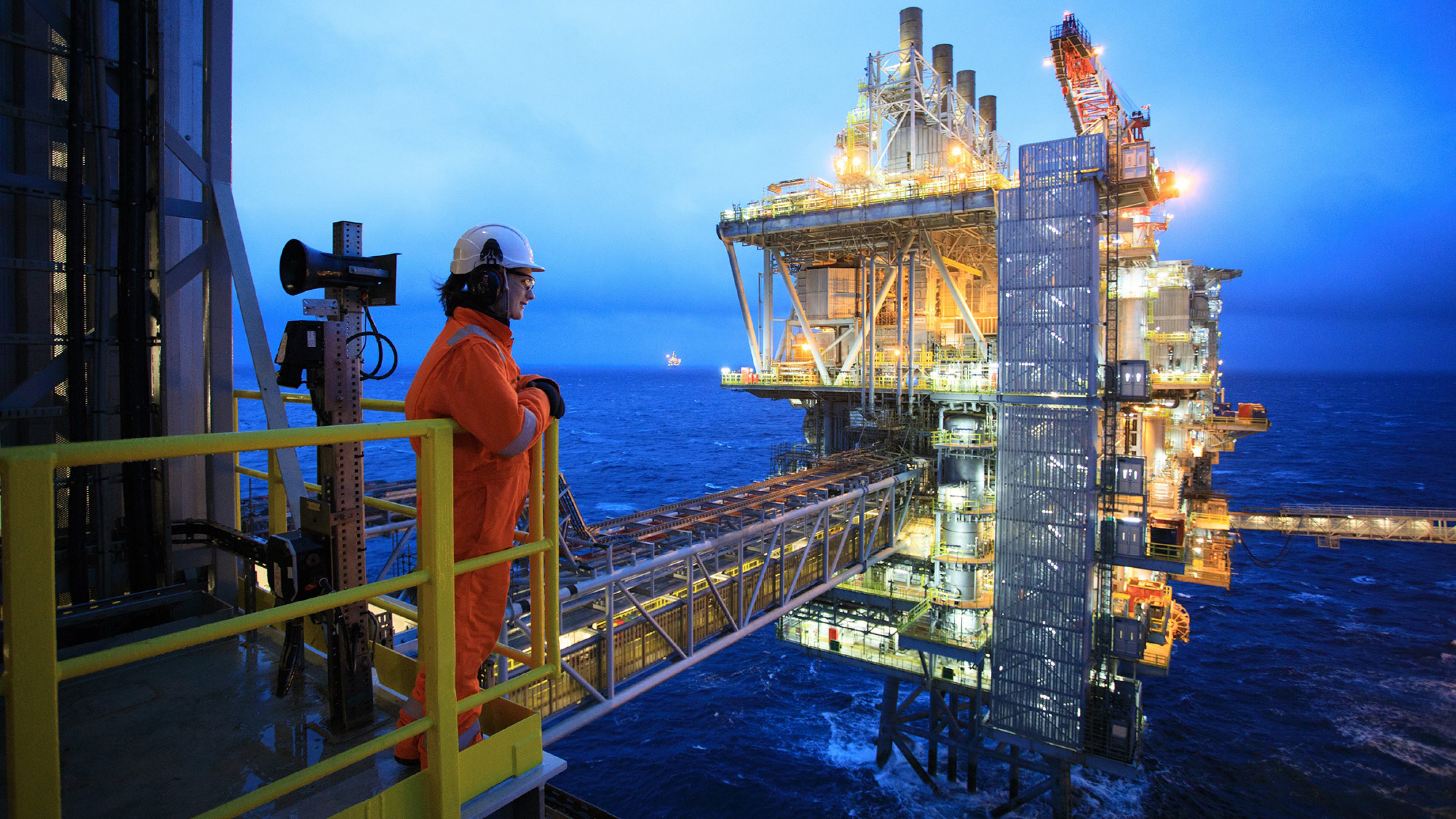 BP Cuts Dividend Focusing Cash On Low carbon Investments