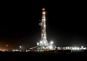 Fig. 1. As of September, U.S. rig activity was down 76% from Jan. 4, 2019, as exemplified by Ensign rig T223, drilling for Parsley Energy at Pecan State Unit 4303JH, as it targets the Lower Wolfcamp formation. The site is near the town of Coyanosa, in Pecos County Texas. For another view of this site, please see this issue’s front cover. Image: Parsley Energy.