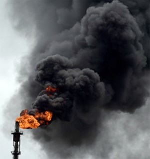 马来西亚海上未保险油轮爆炸导致三人失踪-世界石油
