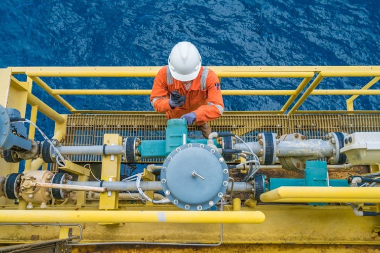 https://worldoil.com/media/gmrdbgwi/offshore-worker-checking-stock.jpg?width=750