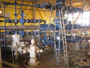 Fig. 1. Diverter on damaged well (left) and on newly drilled well (right).